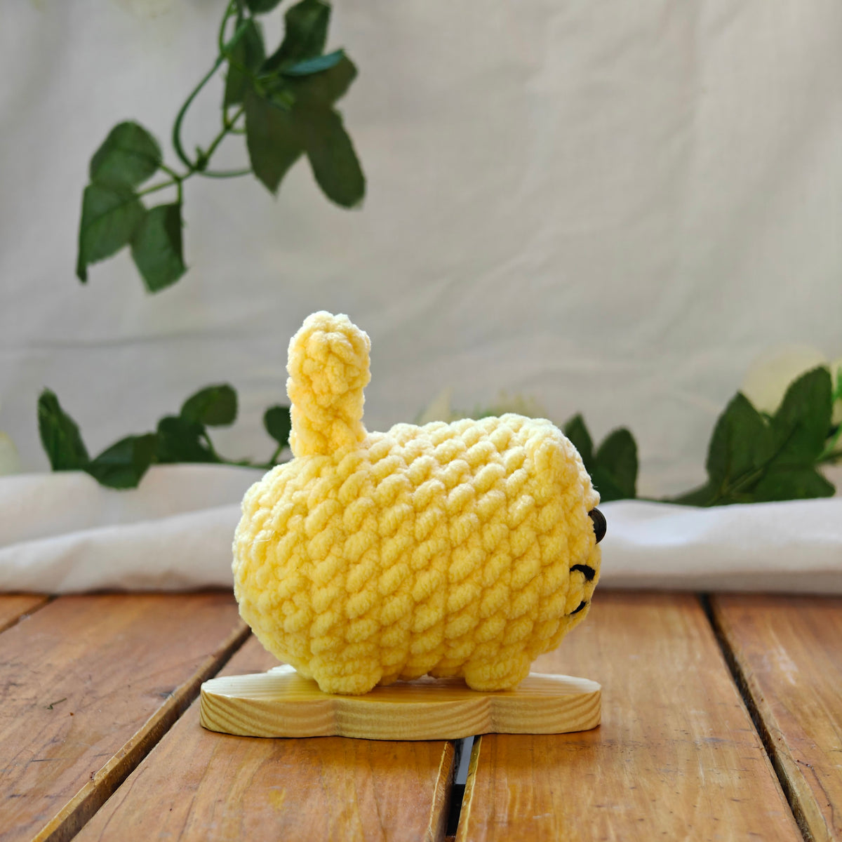 Small Crochet Cat with Upright Tail (Multiple Colors Available)