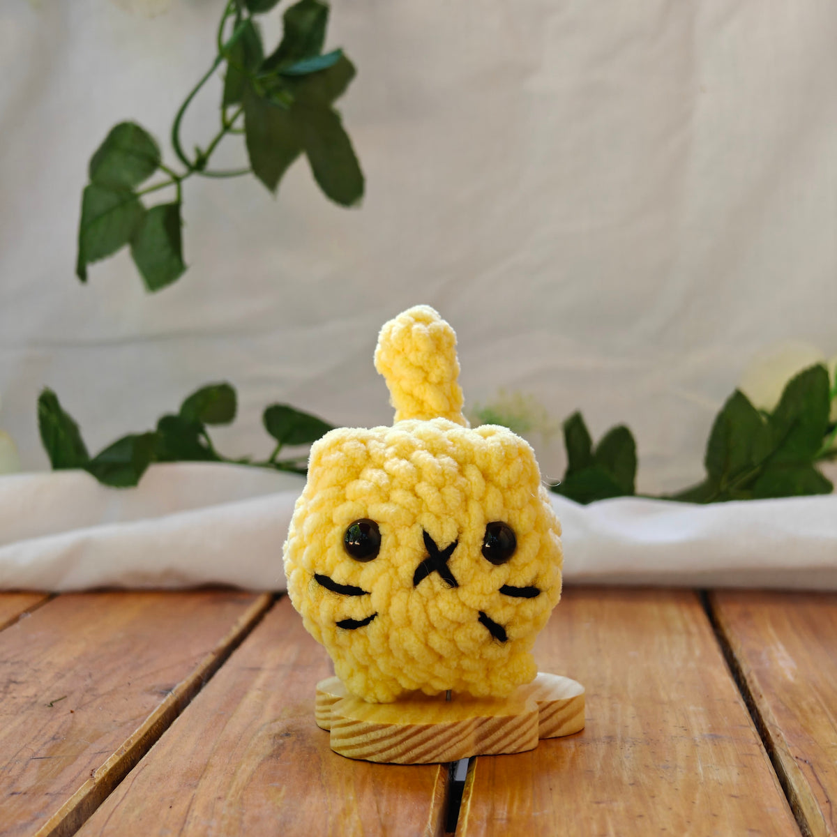 Small Crochet Cat with Upright Tail (Multiple Colors Available)