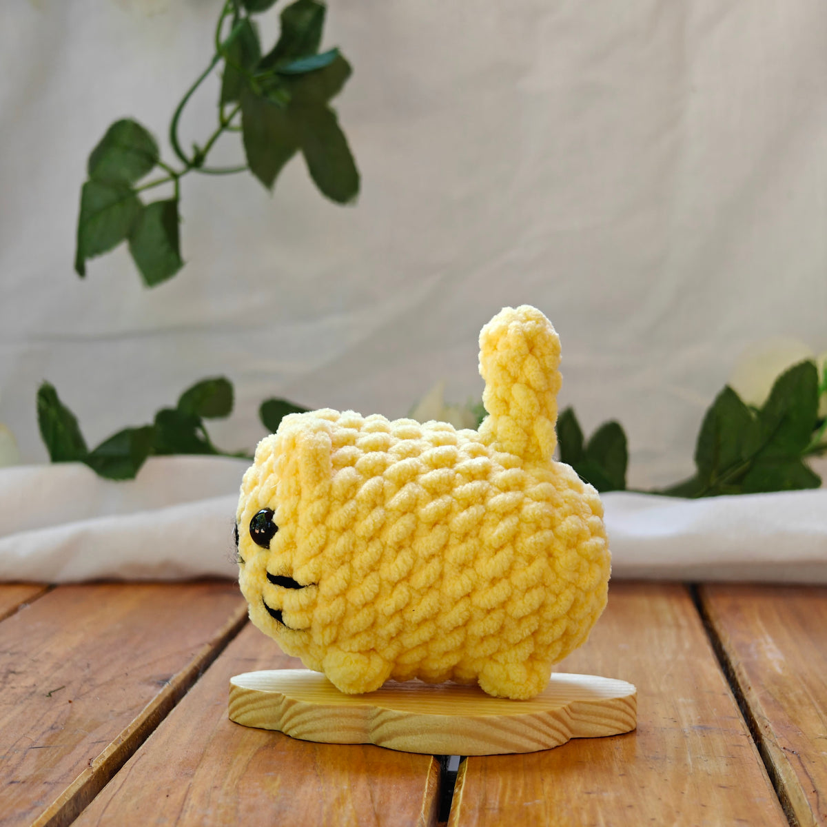 Small Crochet Cat with Upright Tail (Multiple Colors Available)