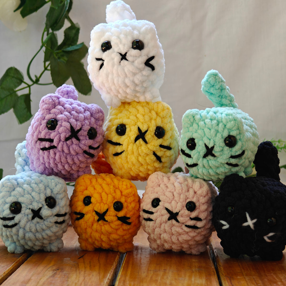 Small Crochet Cat with Upright Tail (Multiple Colors Available)